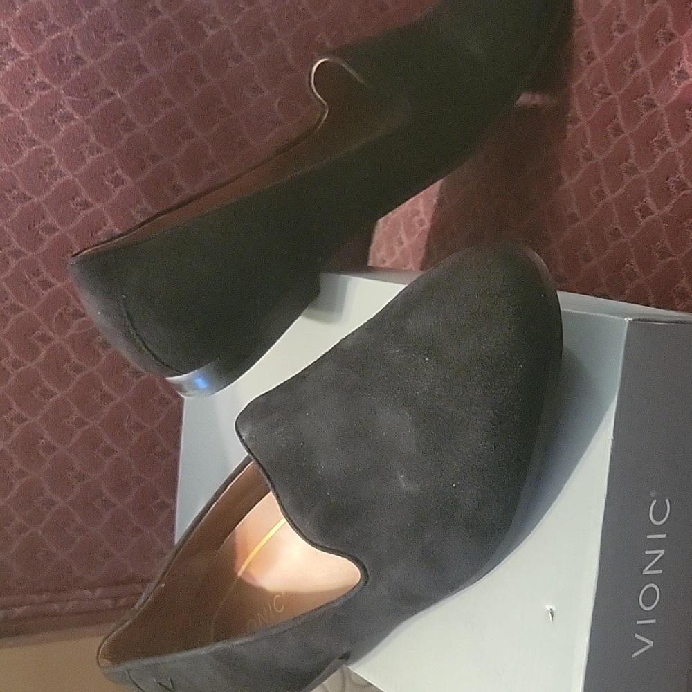 EUC Vionic Willa Black Suede Shoe 9.5 M